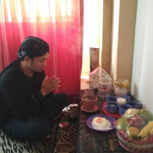 Kirama Wijaya di ruang praktik jakarta selatan